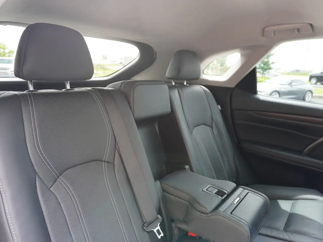 Lexus RX - Image 36