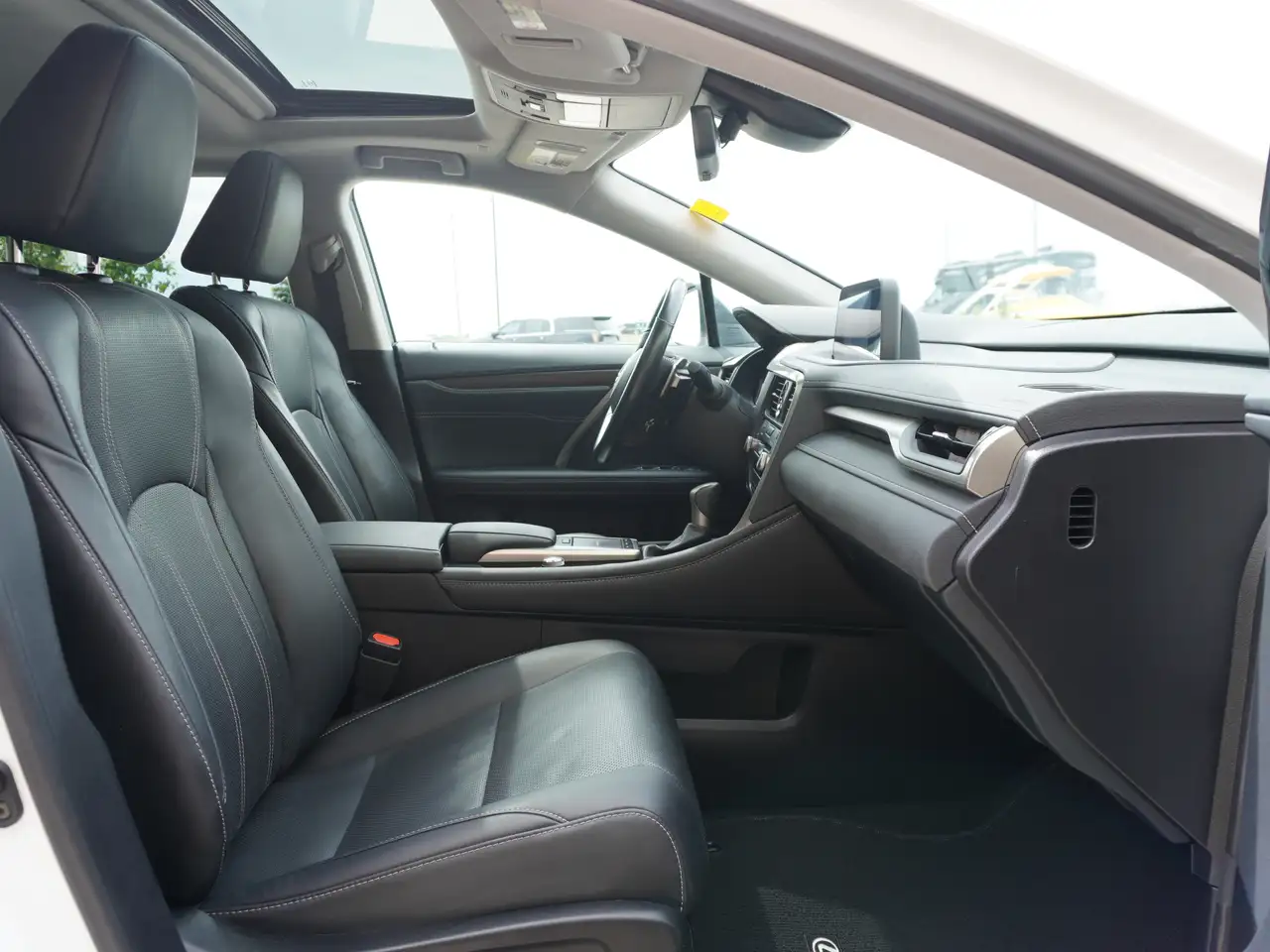Lexus RX - Image 33