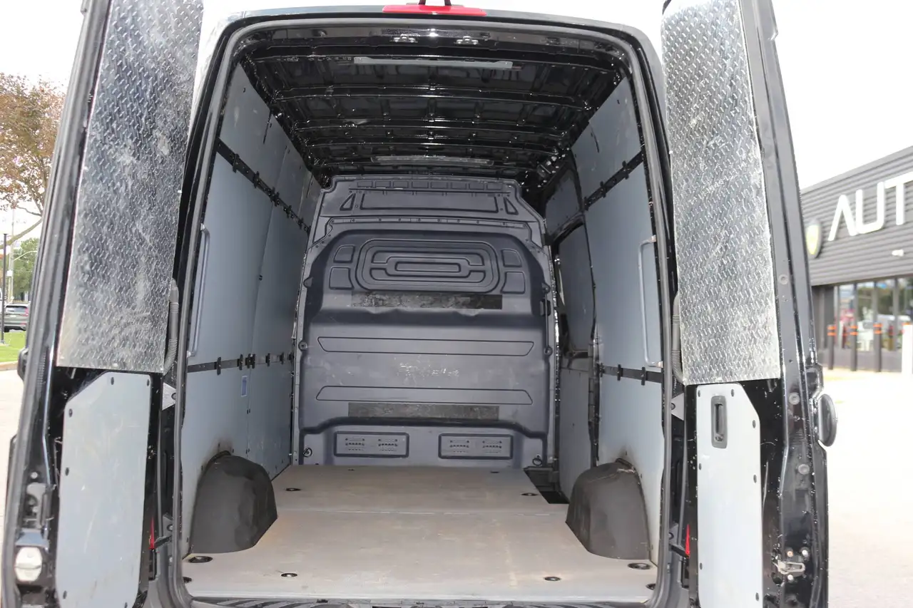 Mercedes-Benz Sprinter - Image 18