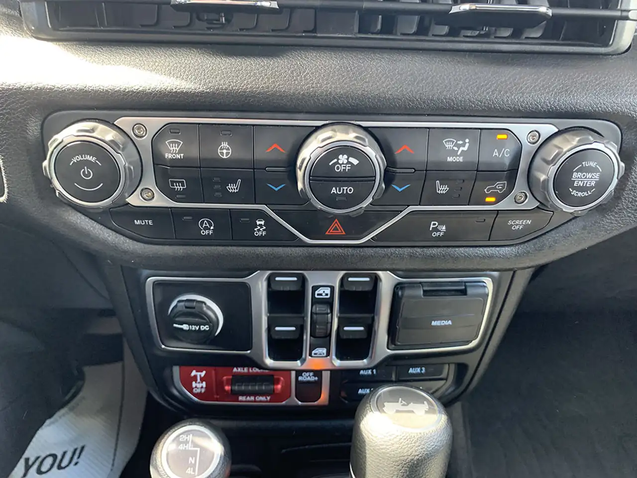 Jeep Wrangler - Image 21