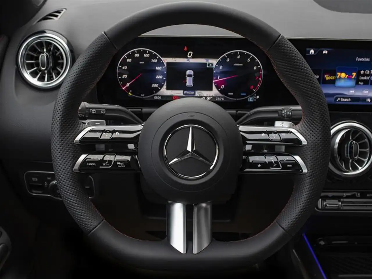 Mercedes-Benz GLA - Image 12