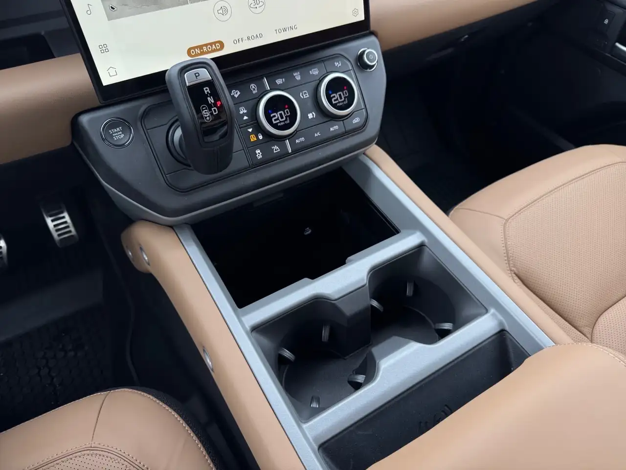 Land Rover Defender - Image 16
