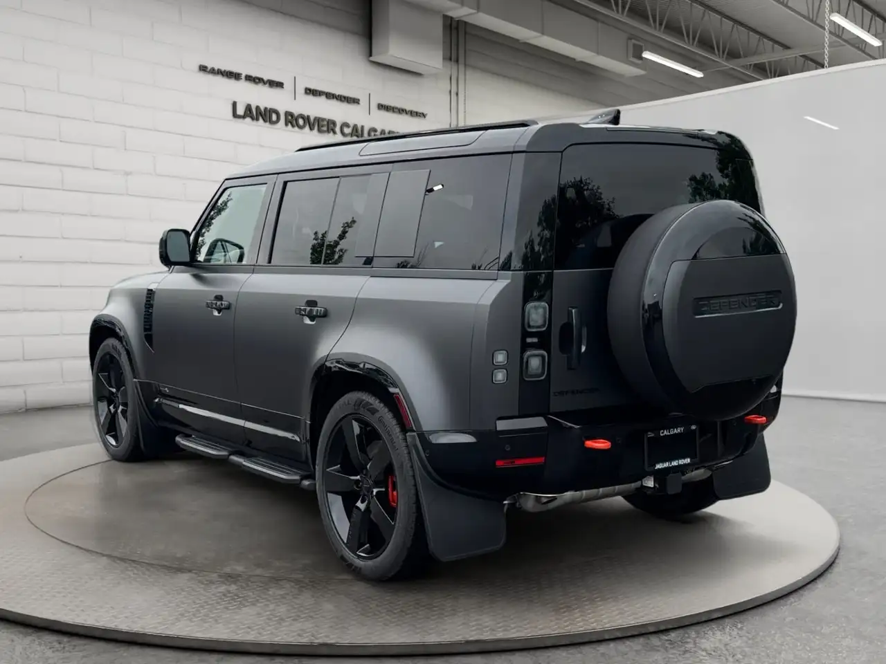 Land Rover Defender - Image 3