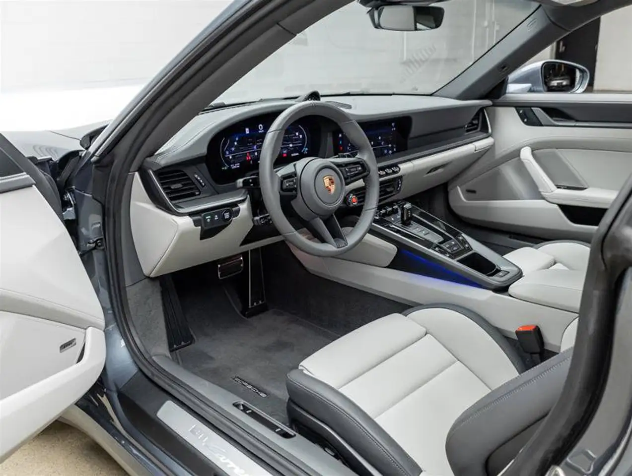 Porsche 911 - Image 24