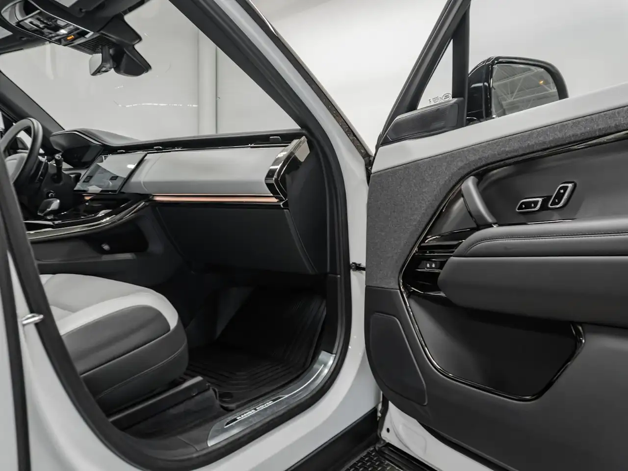 Land Rover Range Rover Sport - Image 27