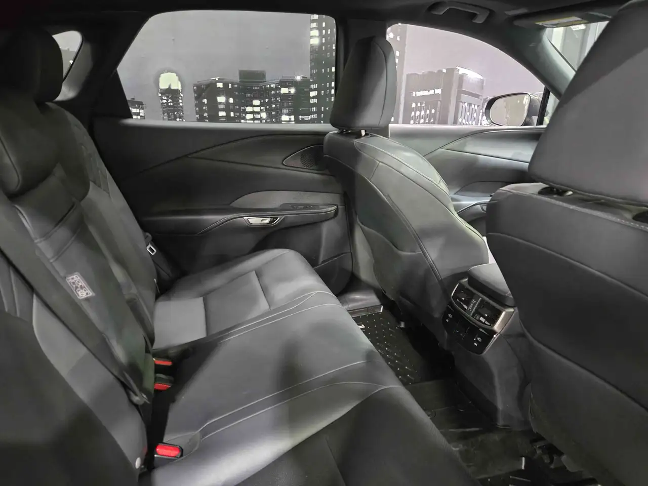 Lexus RX 350 - Image 13