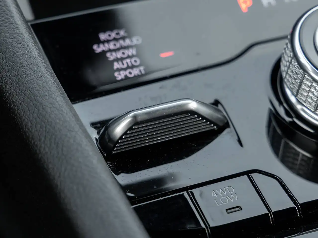 Jeep Grand Cherokee - Image 22