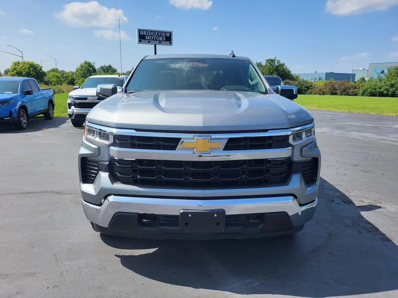 Chevrolet Silverado 1500 - Image 2