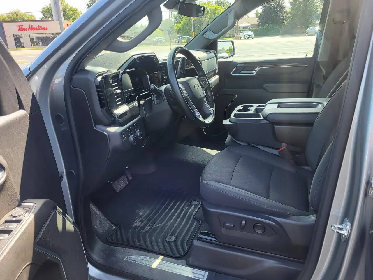 Chevrolet Silverado 1500 - Image 11