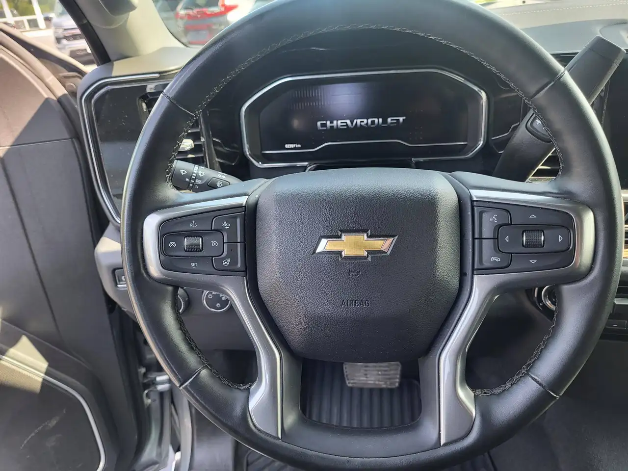 Chevrolet Silverado 1500 - Image 9