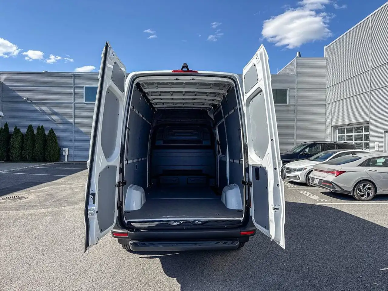 Mercedes-Benz Sprinter - Image 18