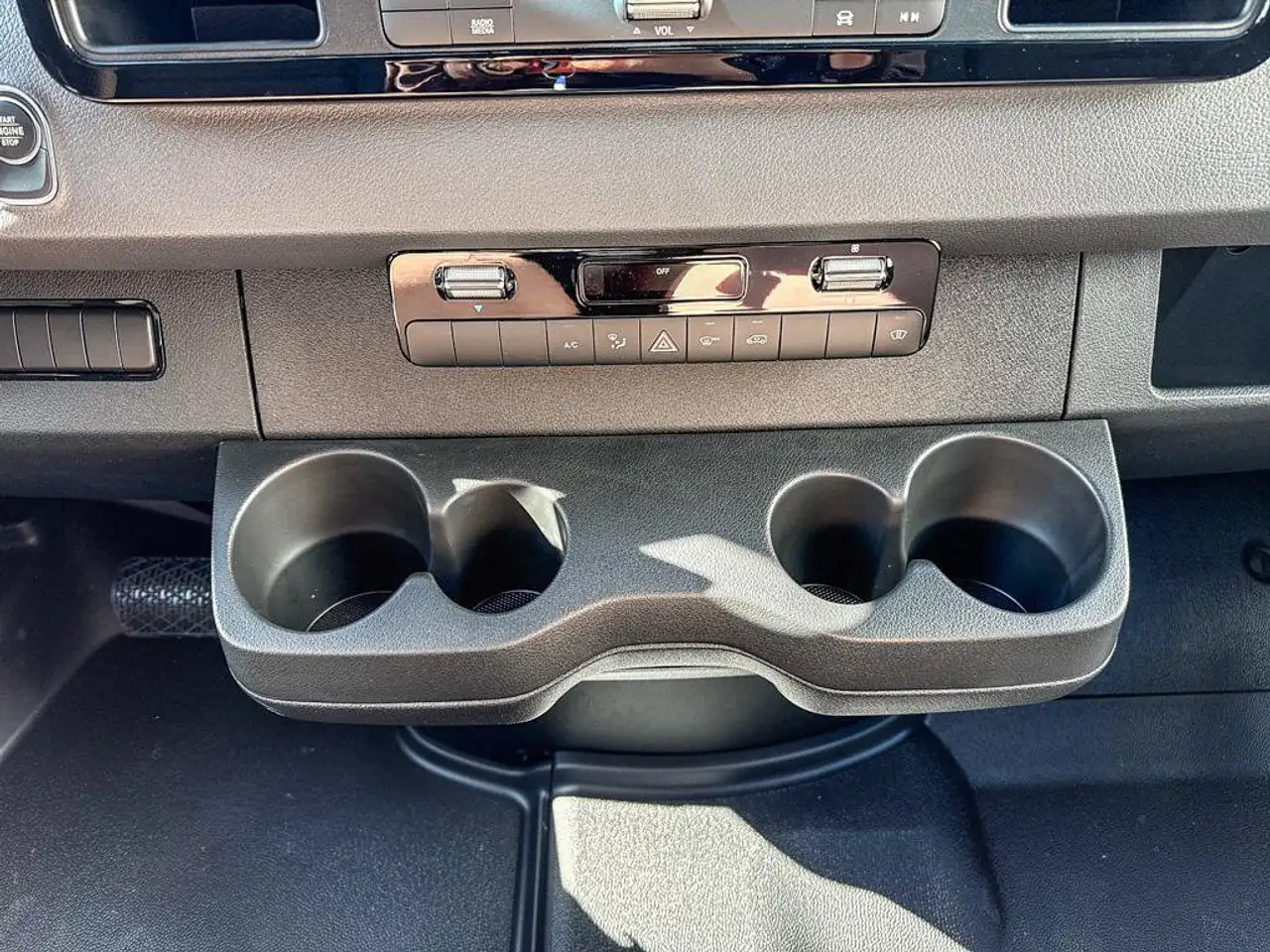 Mercedes-Benz Sprinter - Image 16