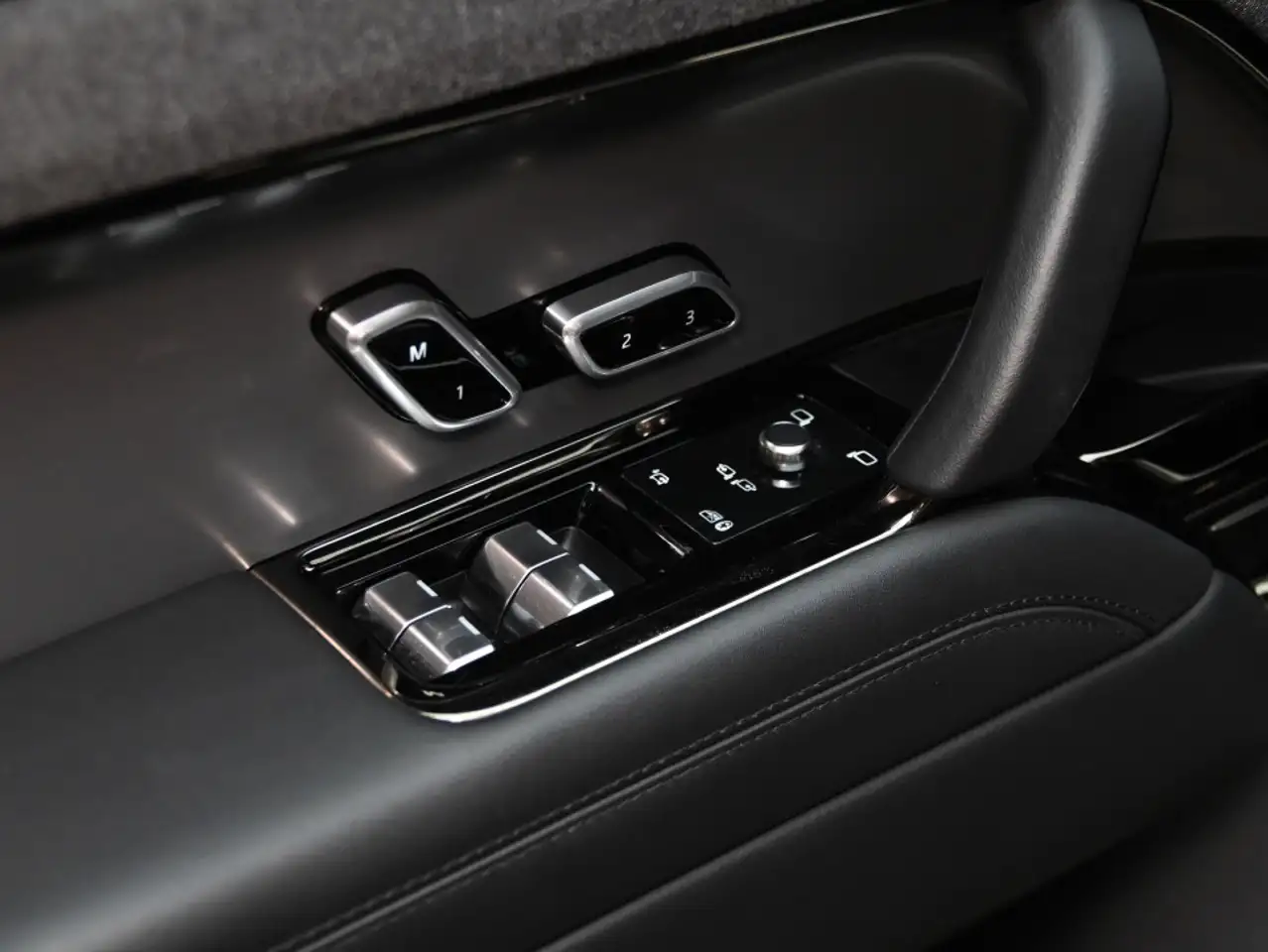 Land Rover Range Rover Sport - Image 12