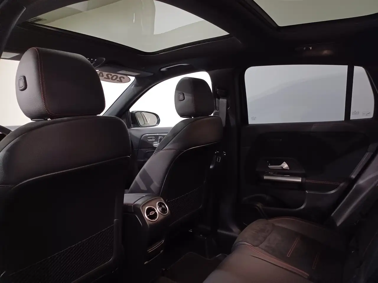 Mercedes-Benz GLA - Image 14