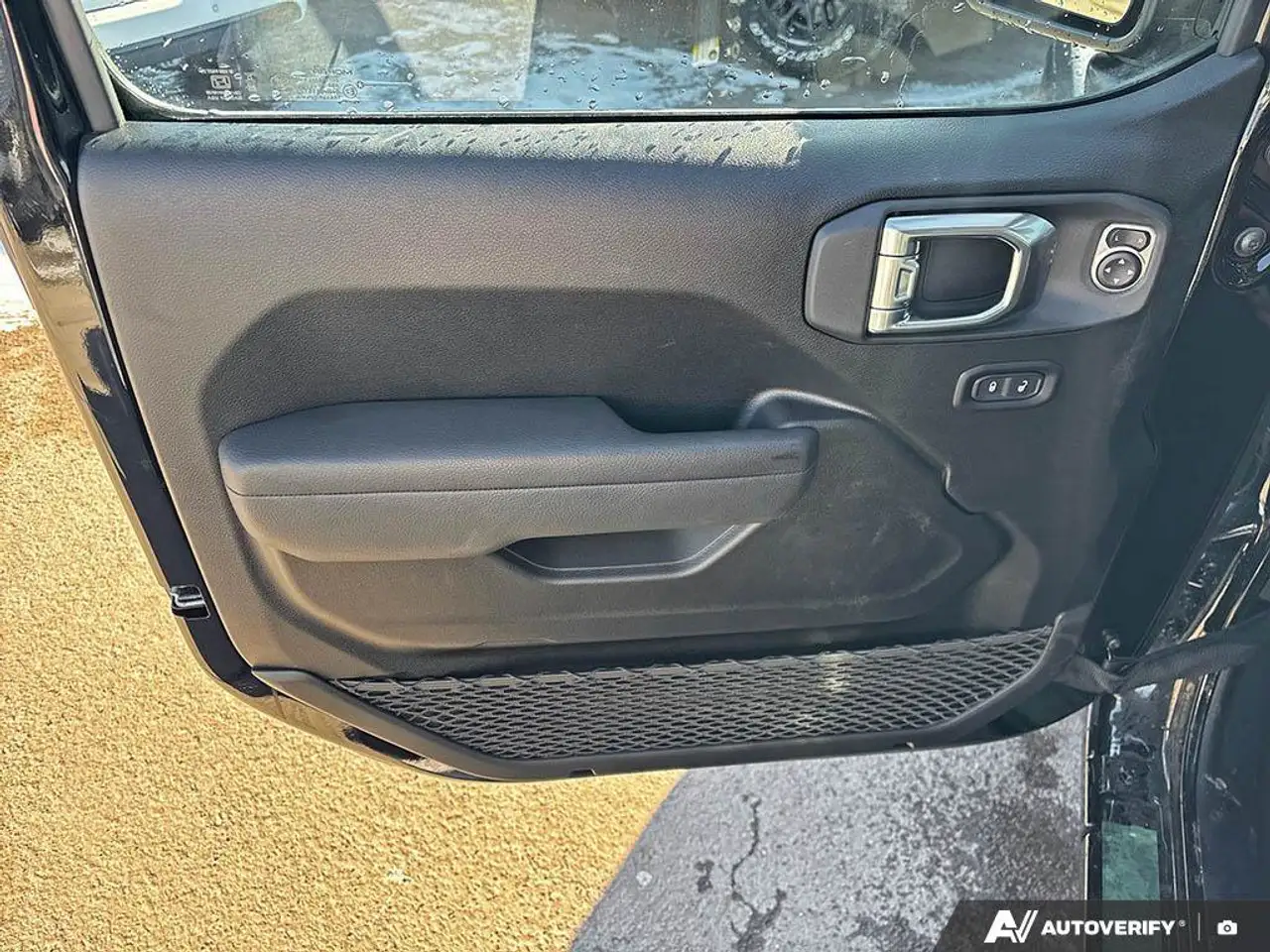 Jeep Wrangler - Image 10