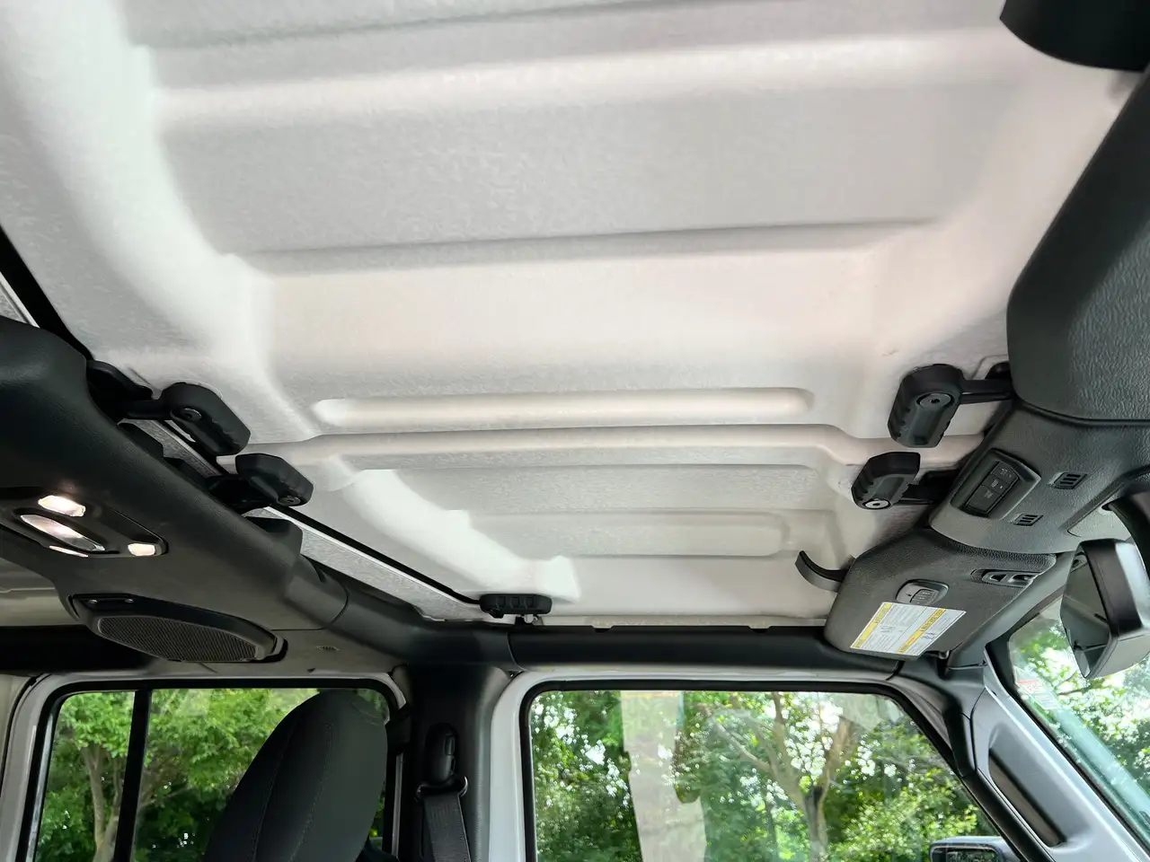 Jeep Wrangler - Image 23
