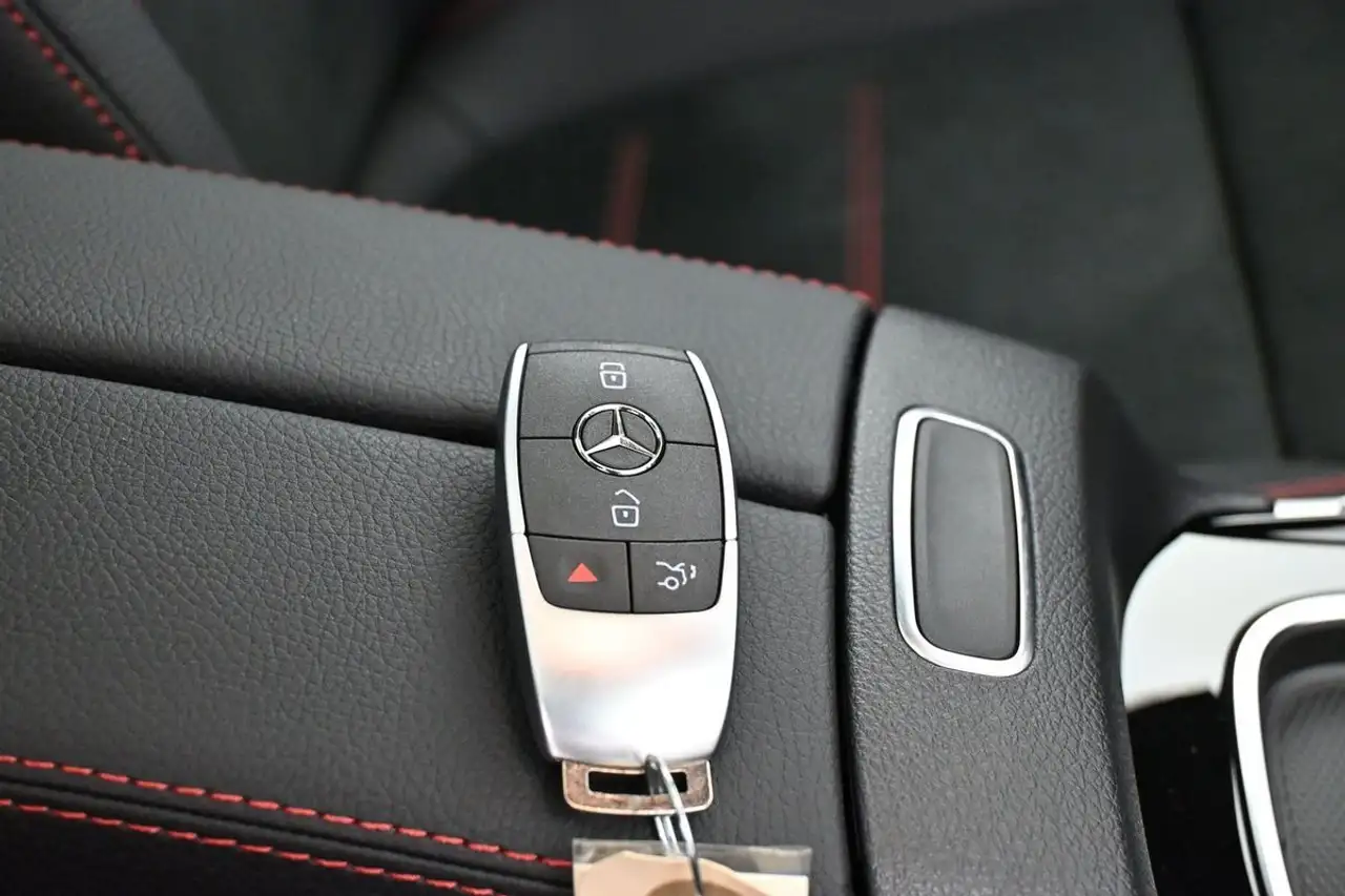Mercedes-Benz GLB - Image 36