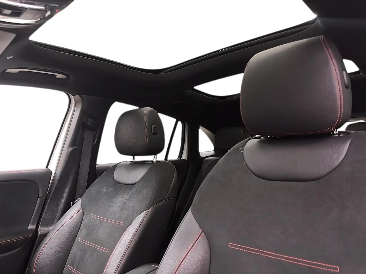 Mercedes-Benz GLA - Image 12