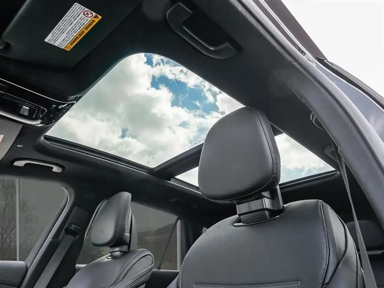 Mercedes-Benz GLC - Image 22