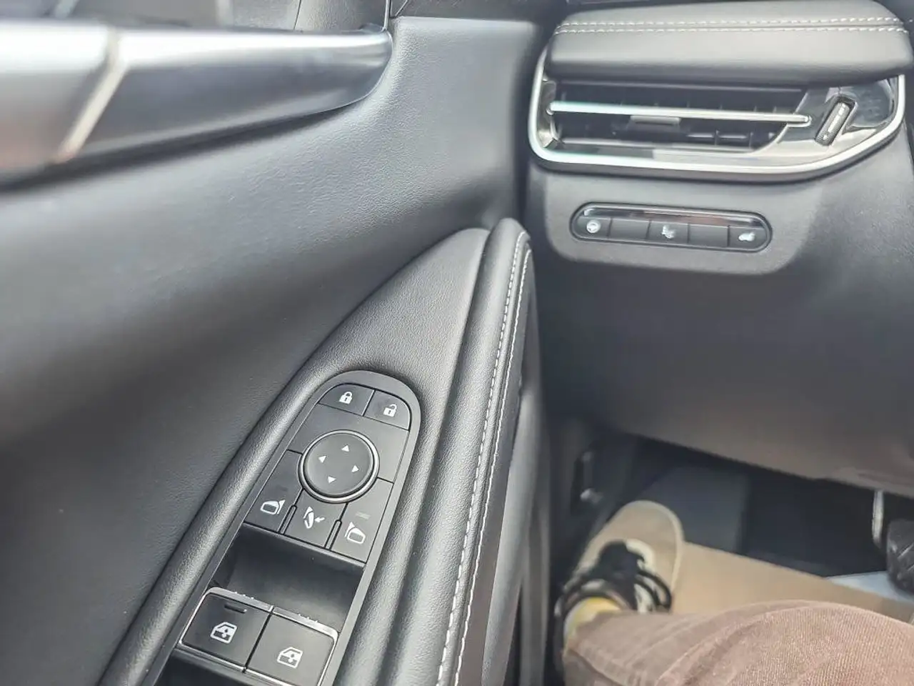 Infiniti QX60 - Image 22
