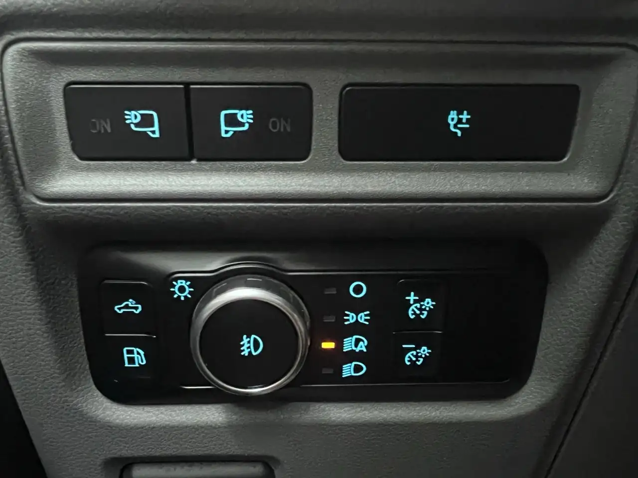 Ford F-150 - Image 24