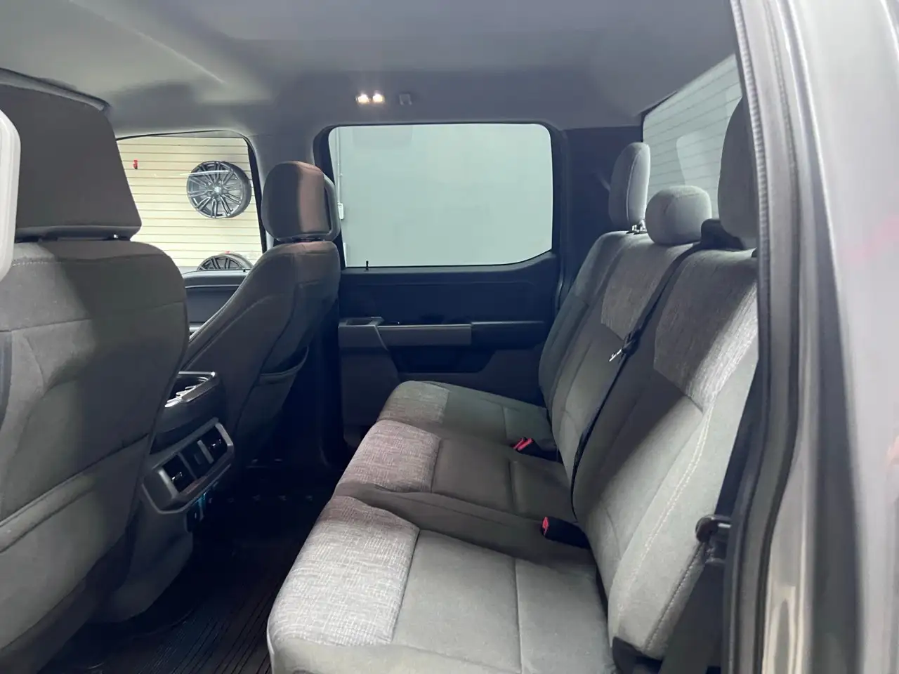 Ford F-150 - Image 21