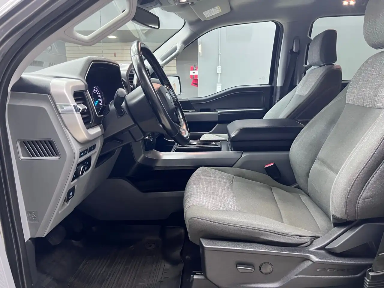 Ford F-150 - Image 23