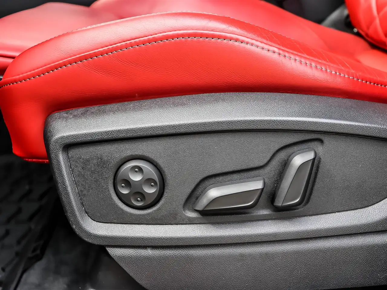 Audi SQ5 - Image 23