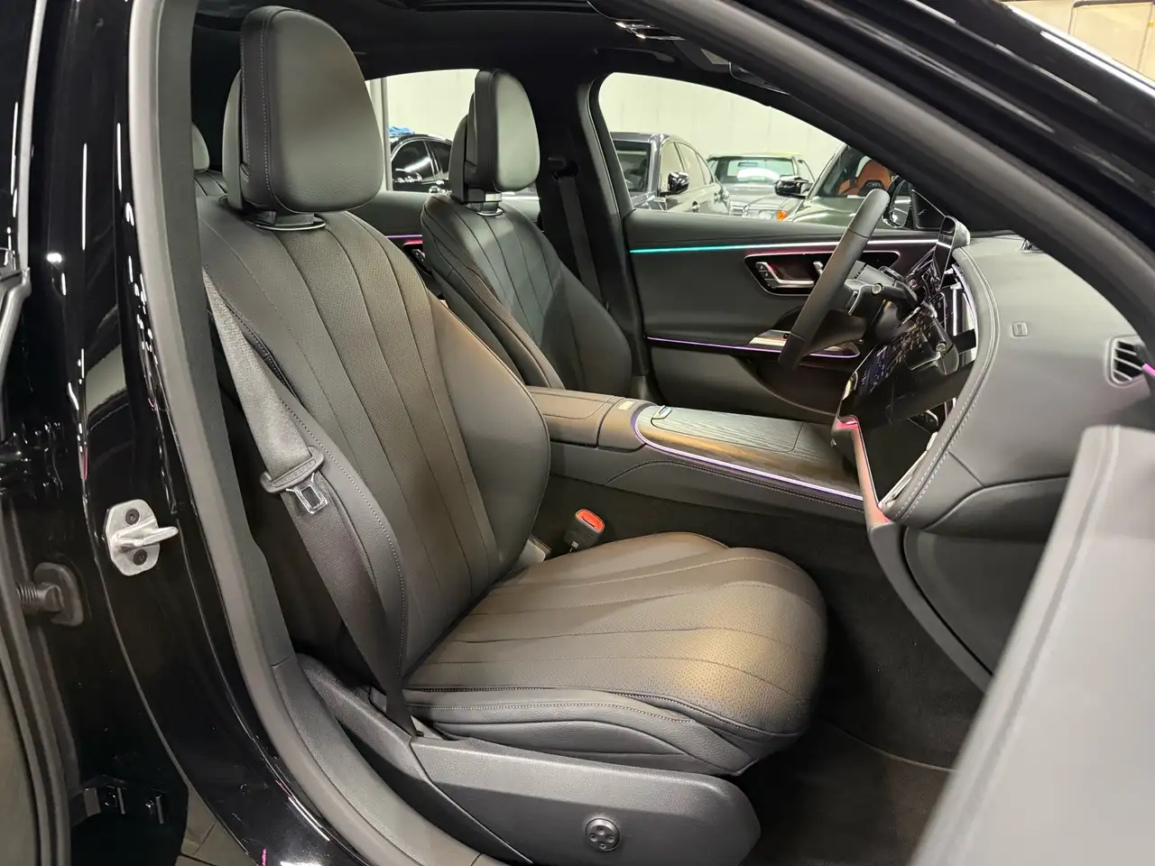 Mercedes-Benz E-Class - Image 35