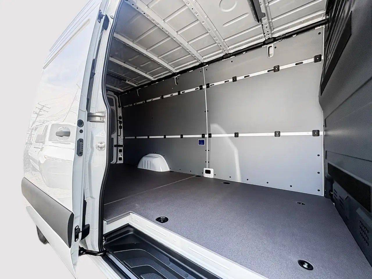 Mercedes-Benz Sprinter - Image 8