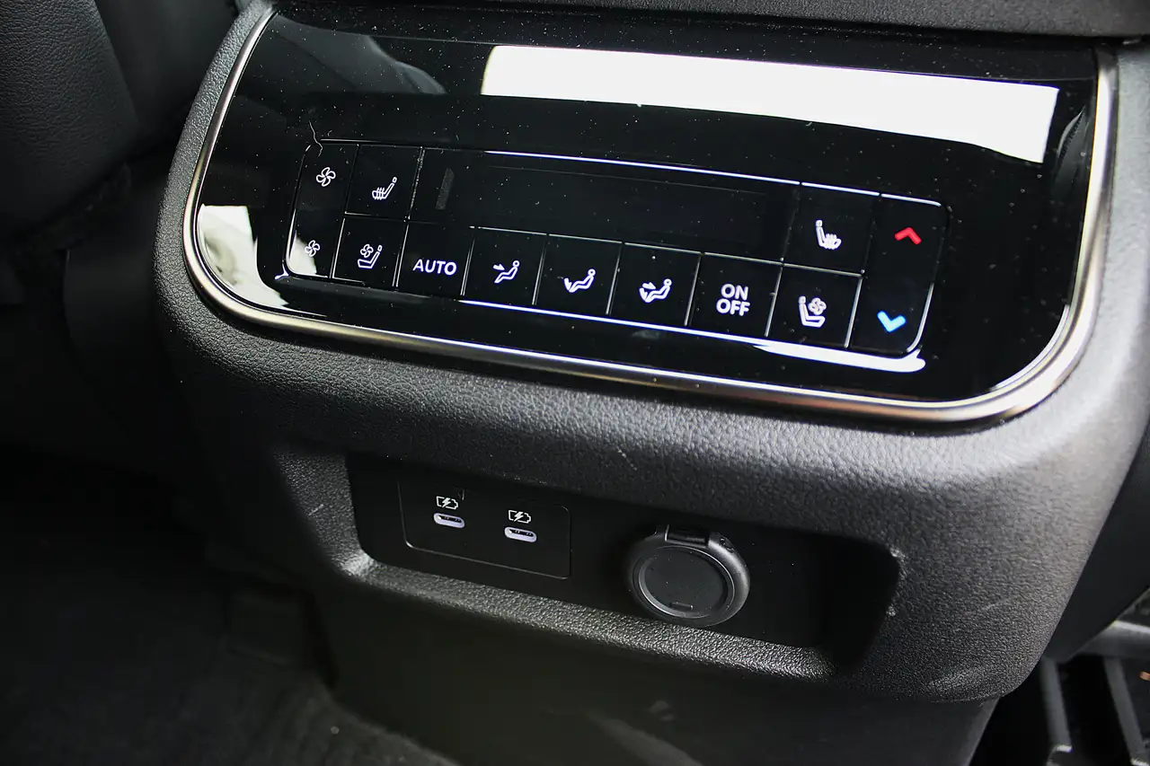 Infiniti QX80 - Image 25
