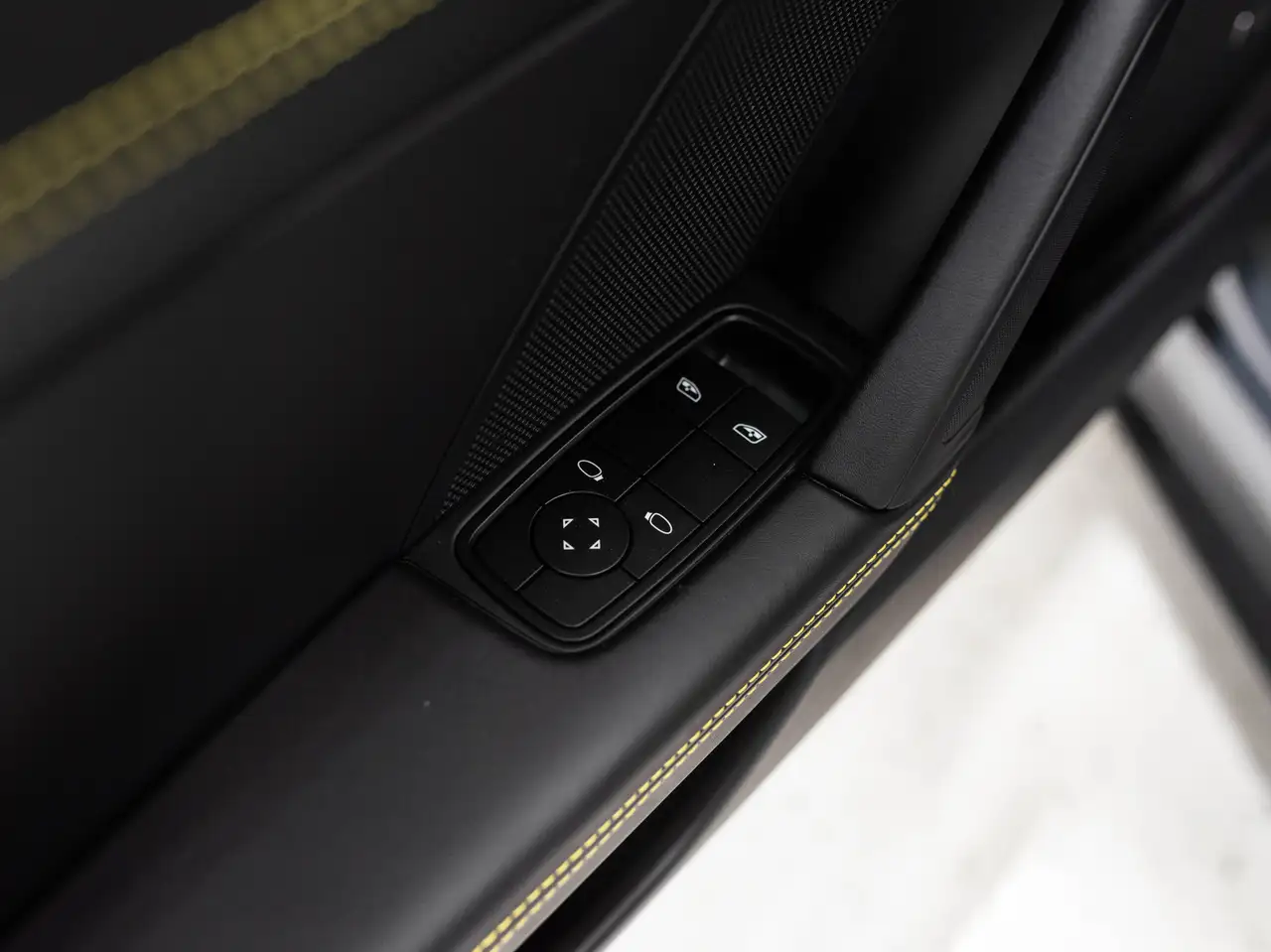 Porsche 911 - Image 30