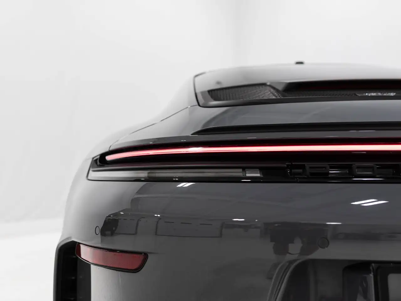 Porsche 911 - Image 26