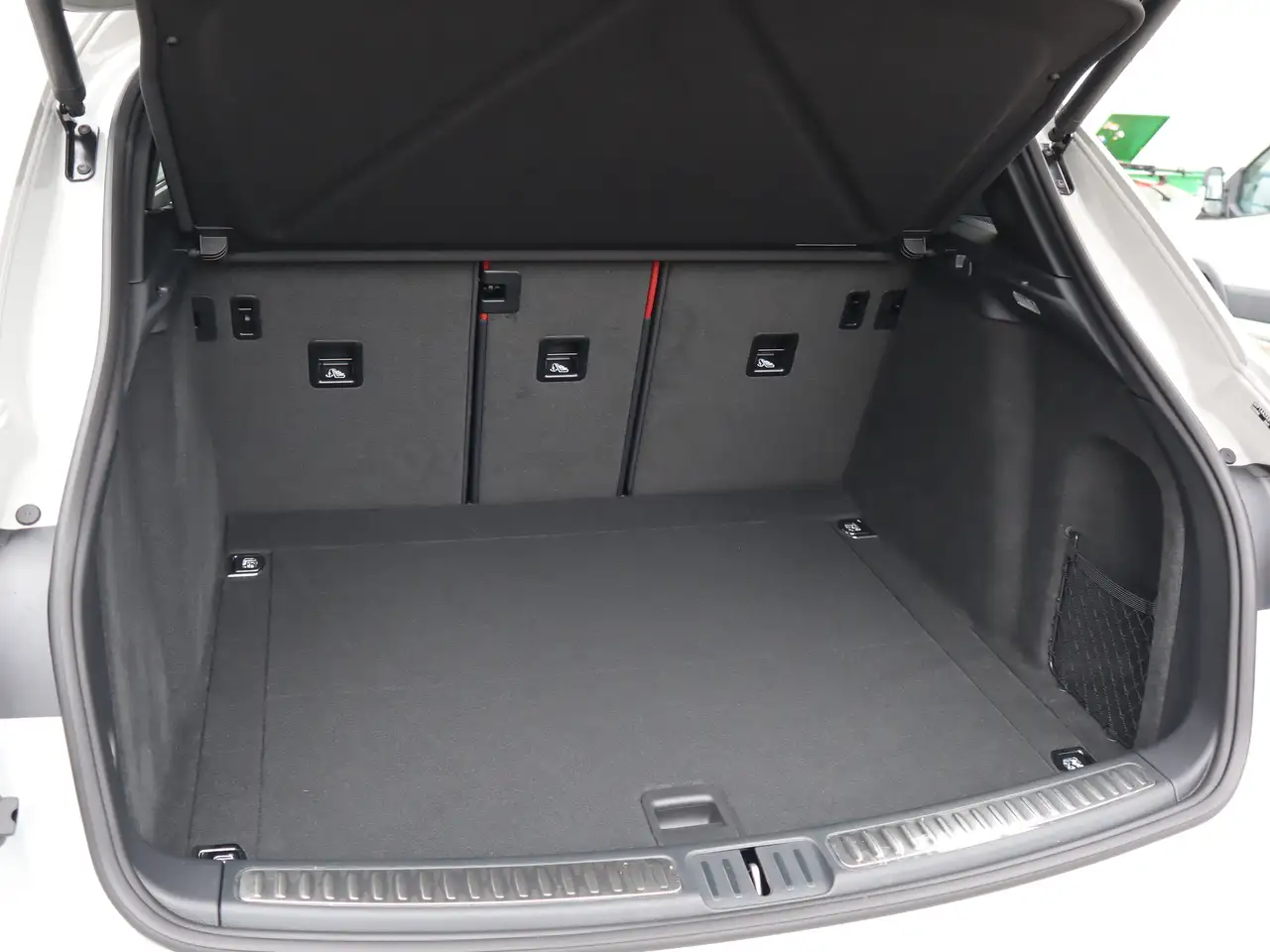 Porsche Macan - Image 27