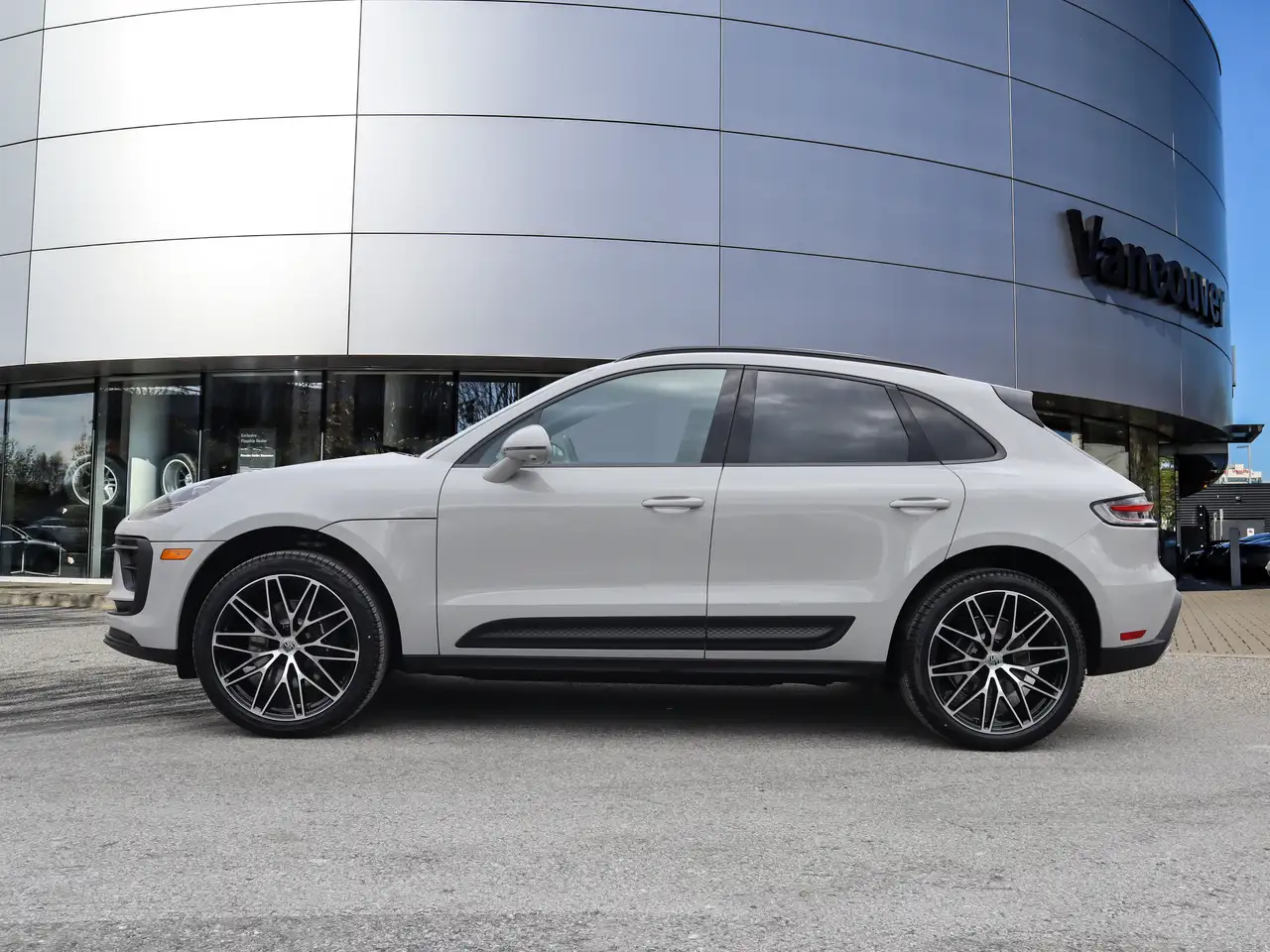 Porsche Macan - Image 2