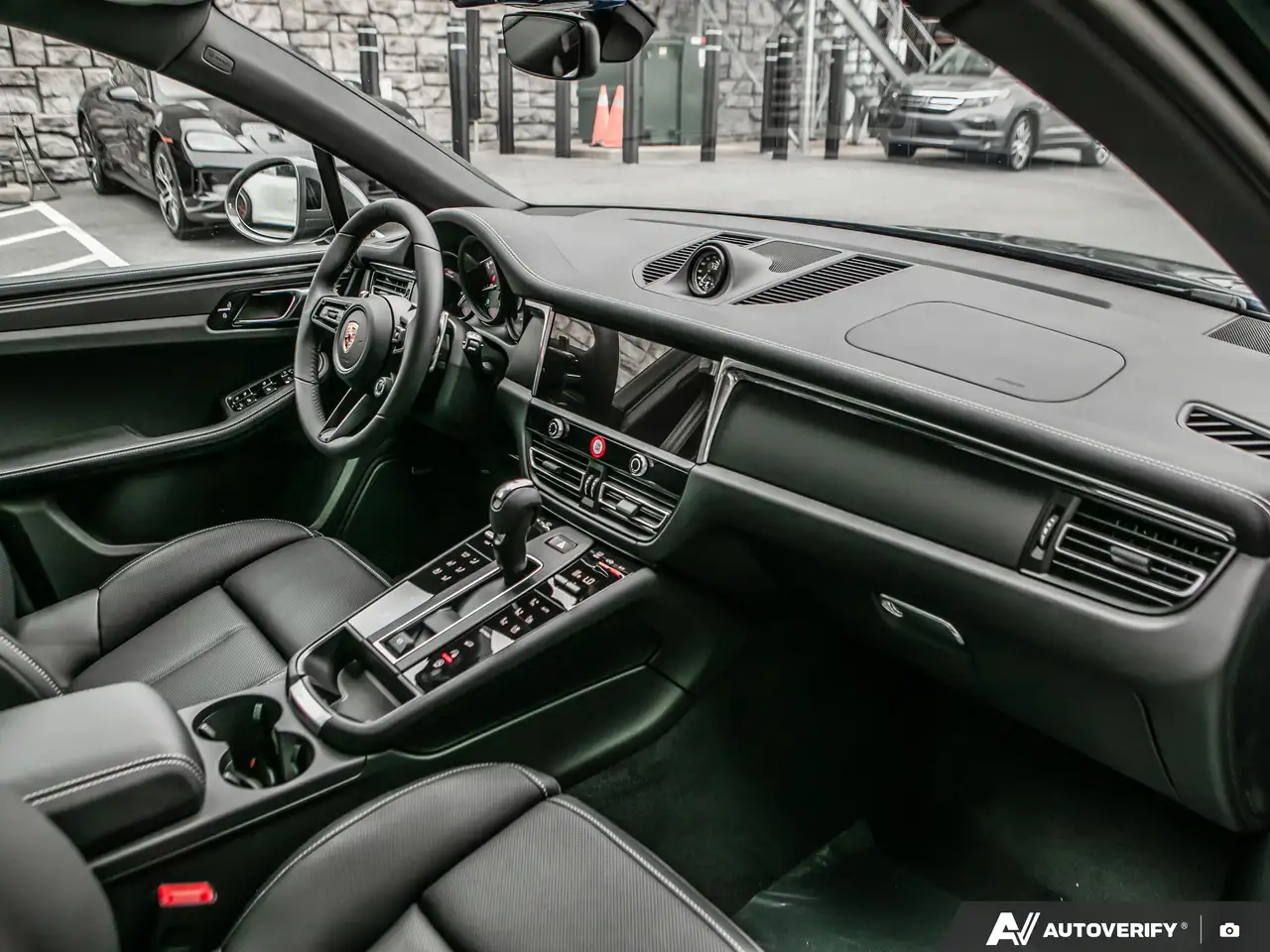Porsche Macan - Image 31