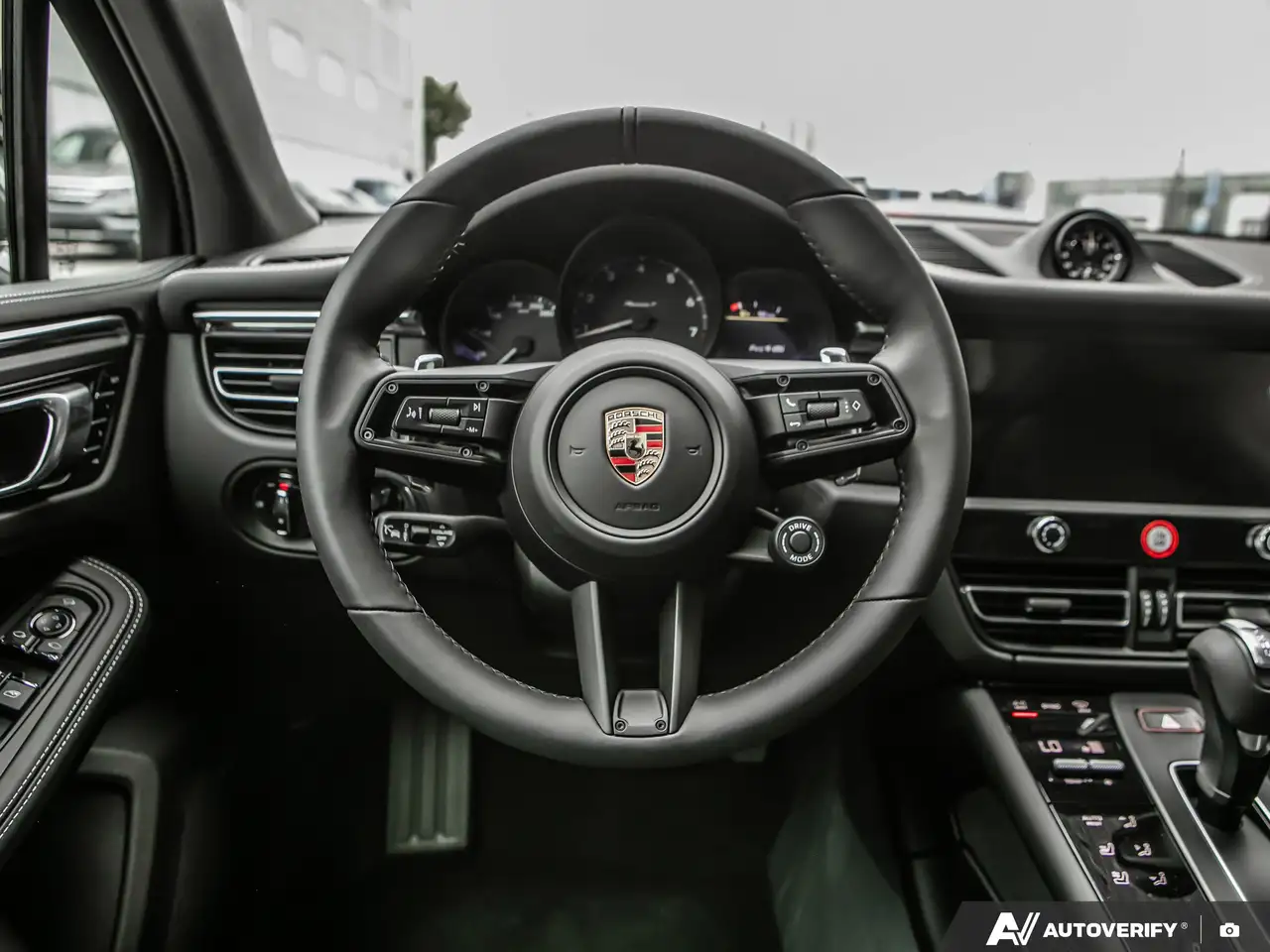 Porsche Macan - Image 14