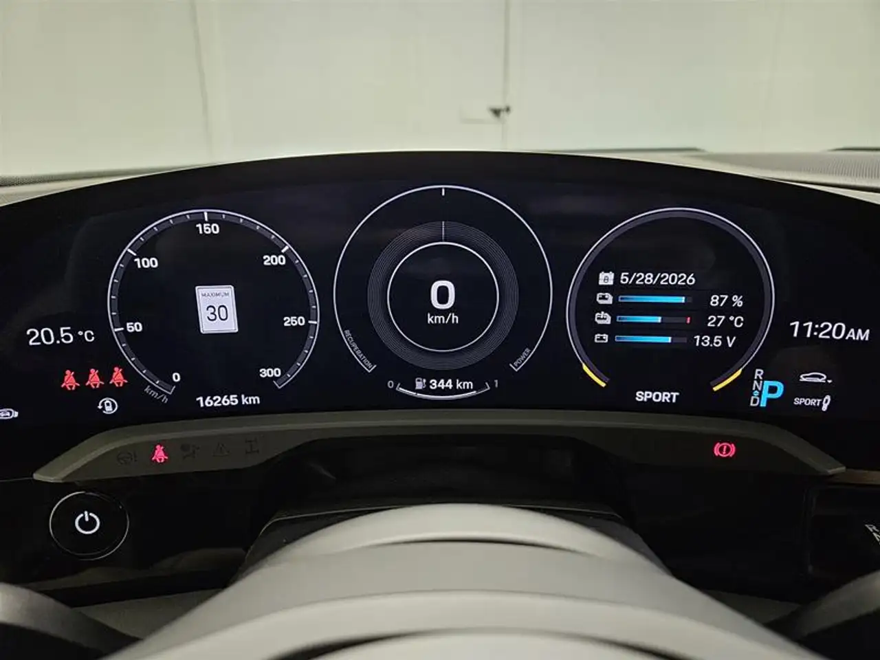 Porsche Taycan - Image 18