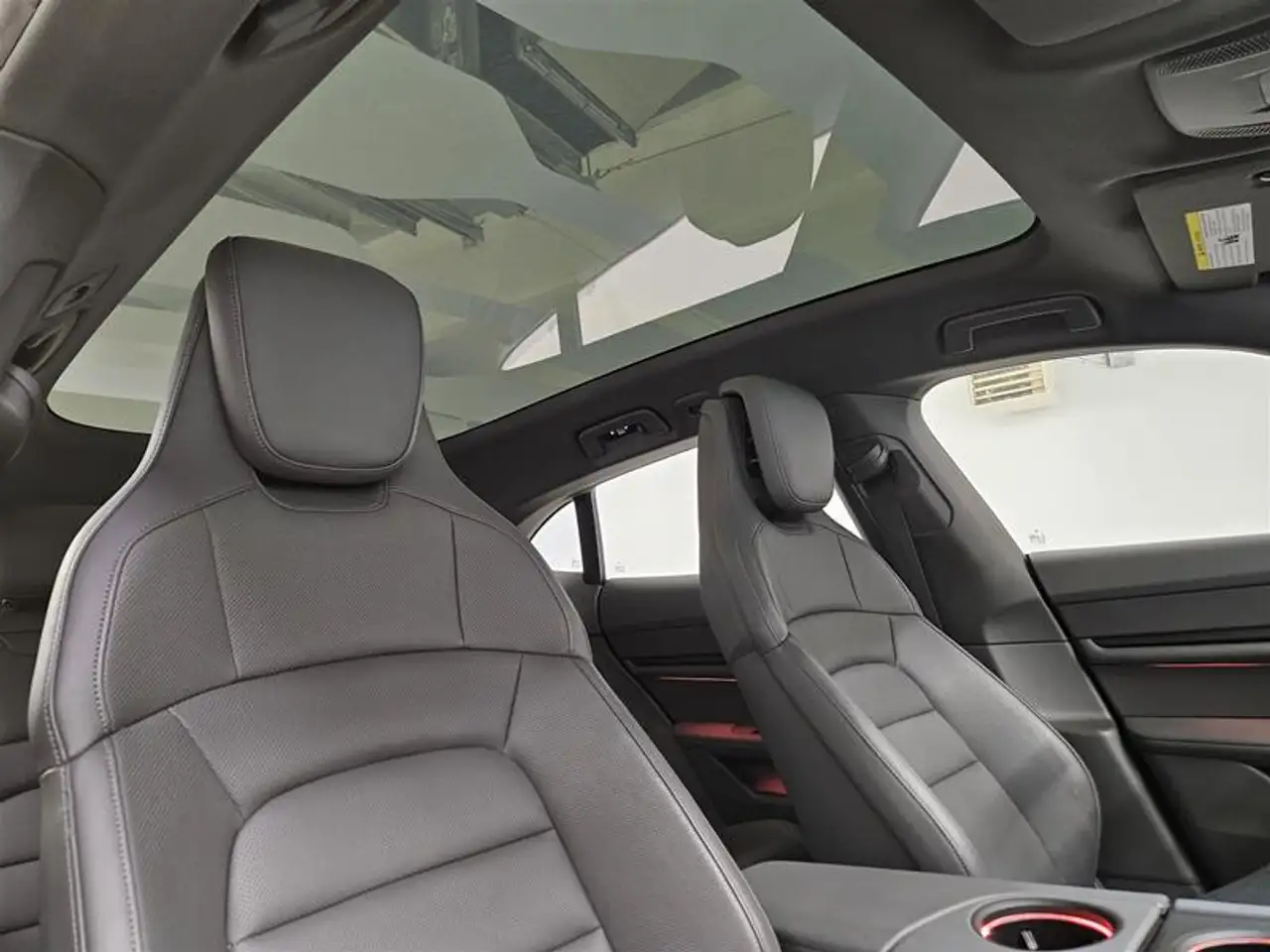 Porsche Taycan - Image 15