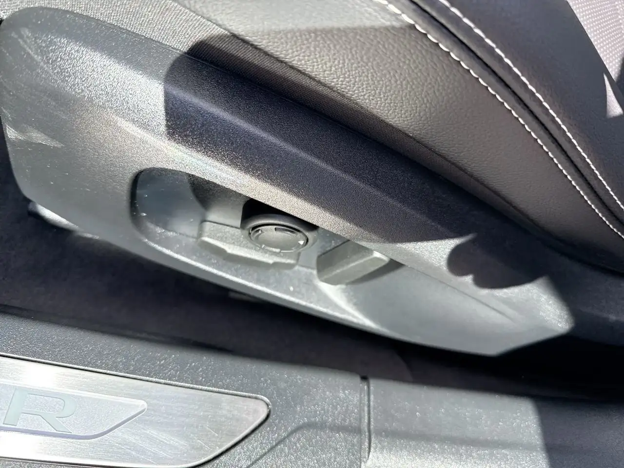 Jaguar XF - Image 17