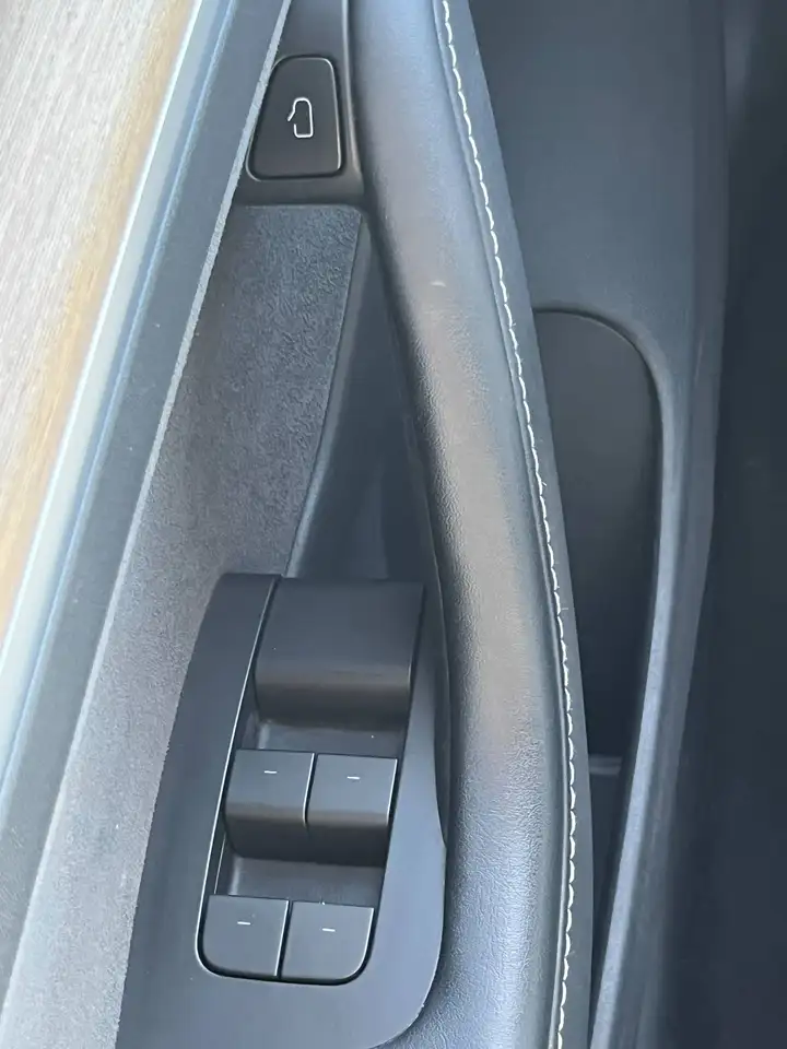 Tesla Model 3 - Image 25