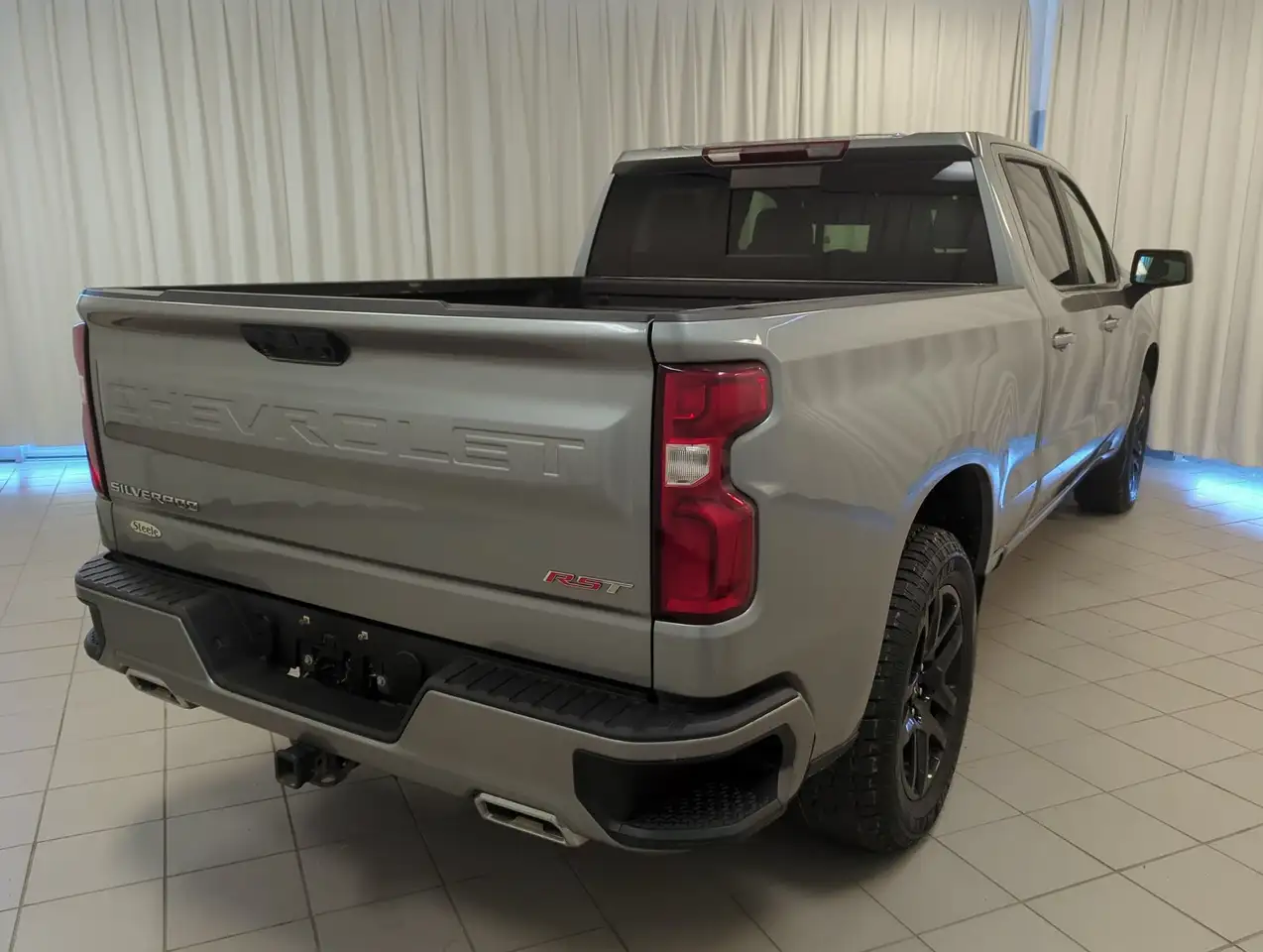 Chevrolet Silverado 1500 - Image 8
