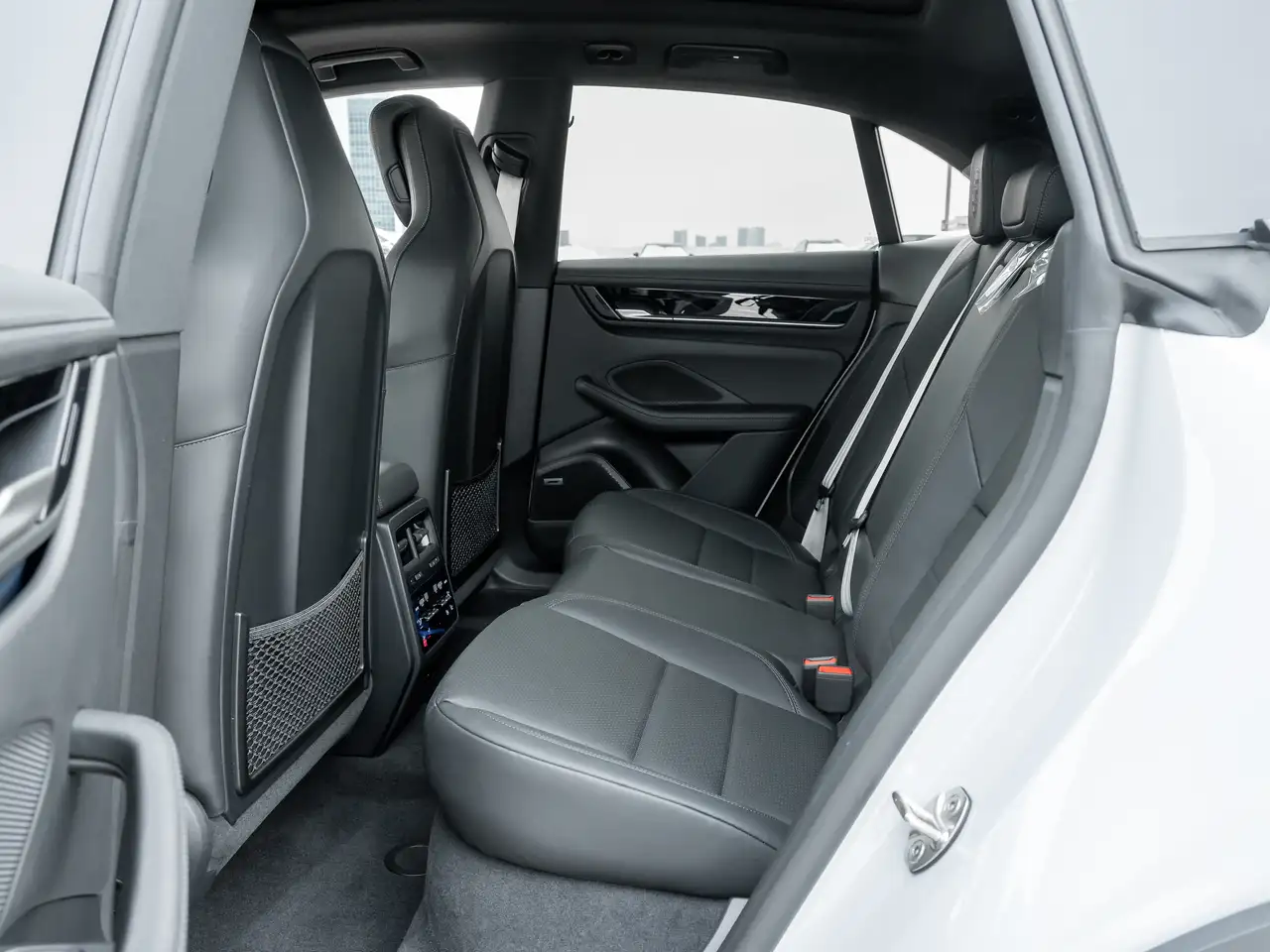 Porsche Macan - Image 30
