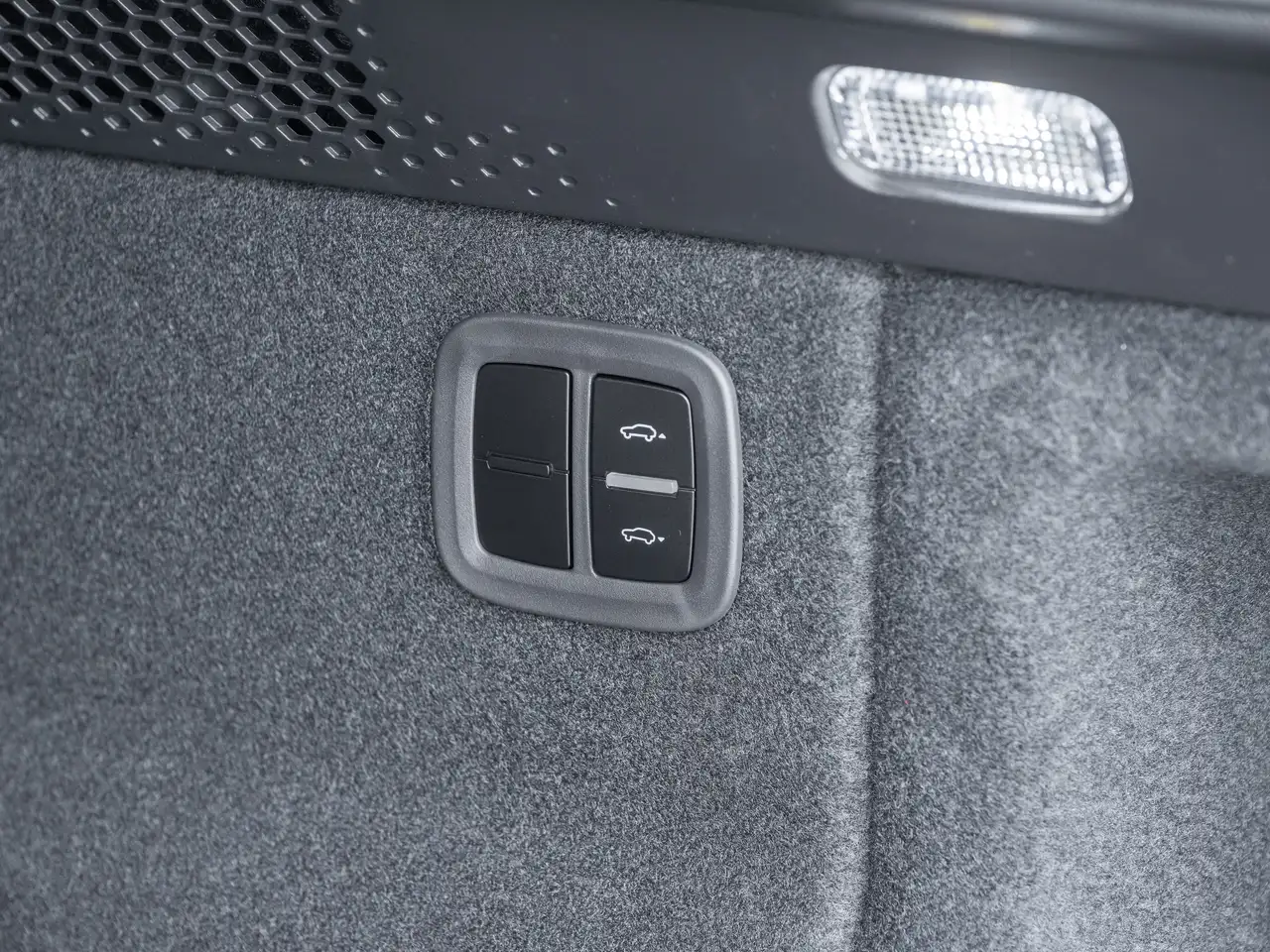 Porsche Macan - Image 11