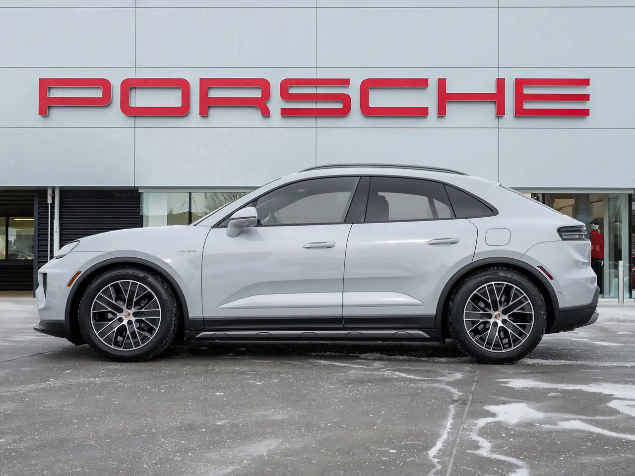 Porsche Macan - Image 2