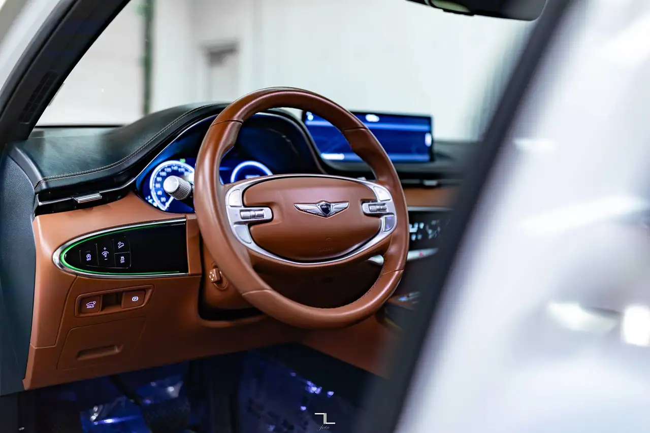 Genesis GV70 - Image 11