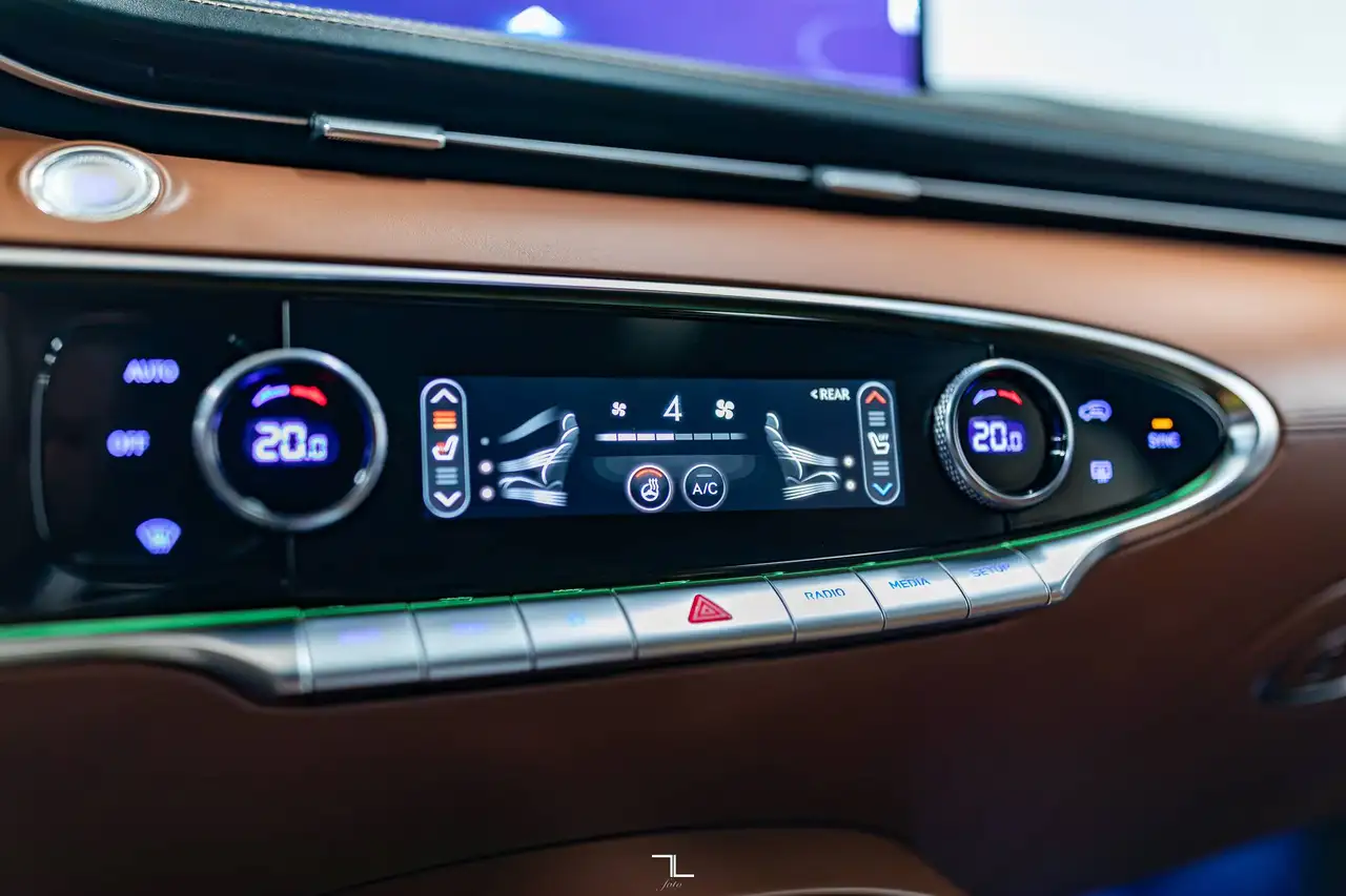 Genesis GV70 - Image 18