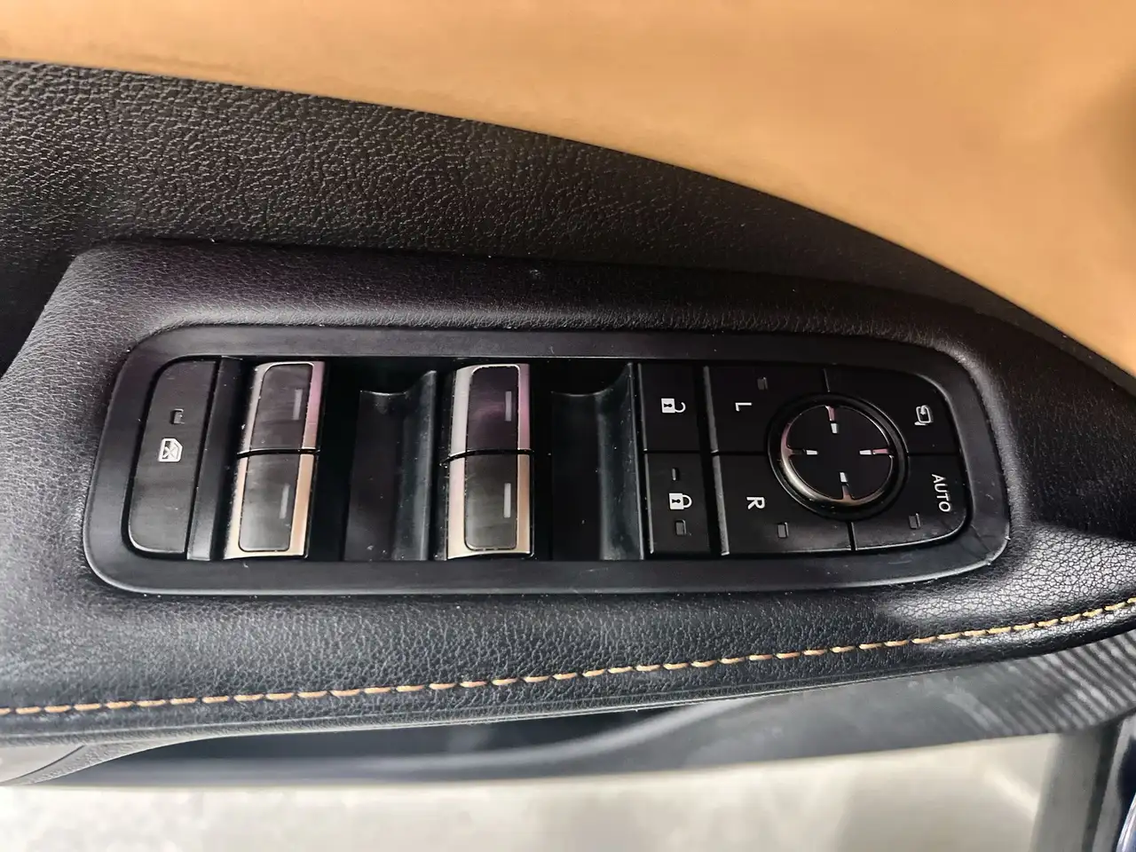Lexus RX - Image 13