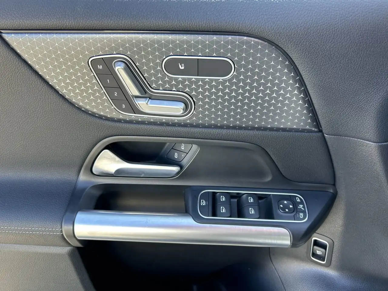 Mercedes-Benz GLA - Image 21