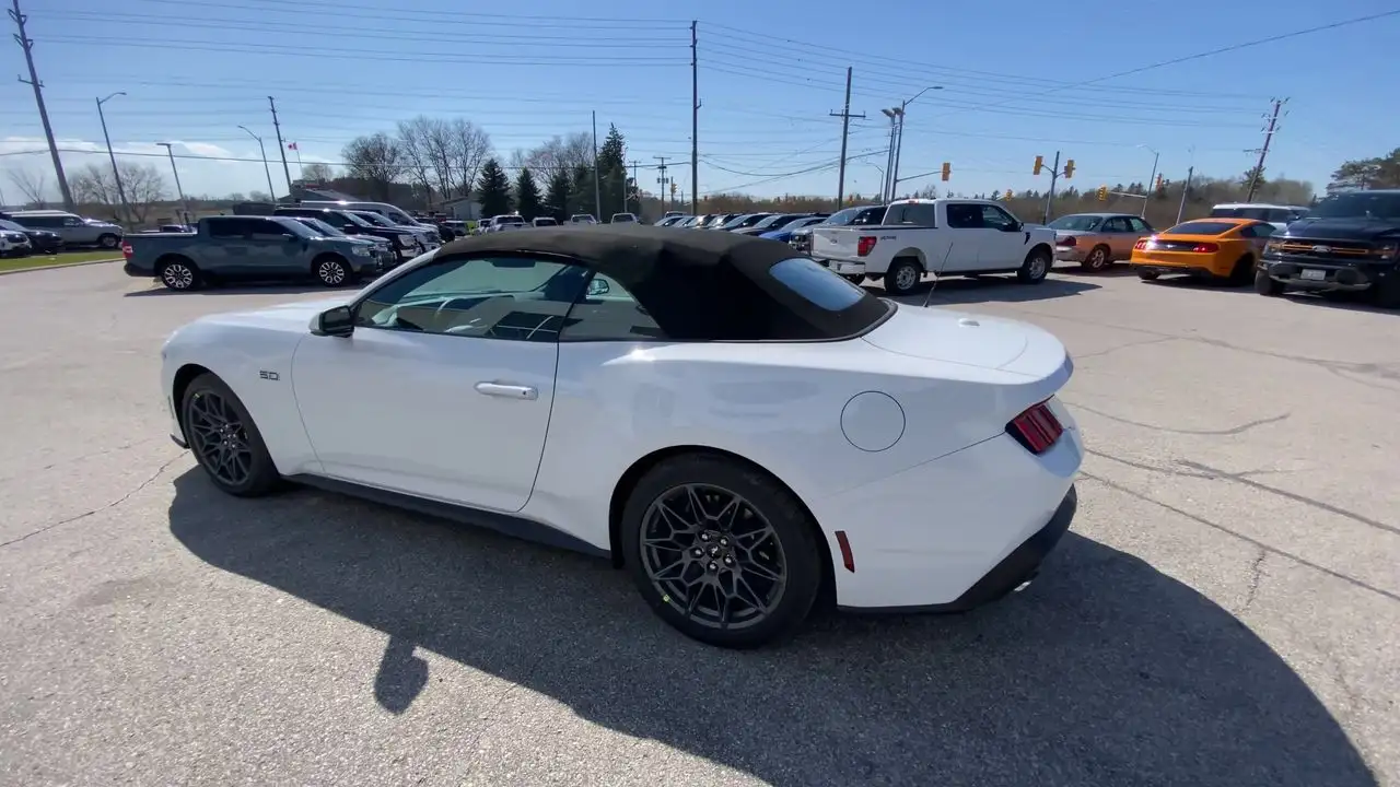 Ford Mustang - Image 6